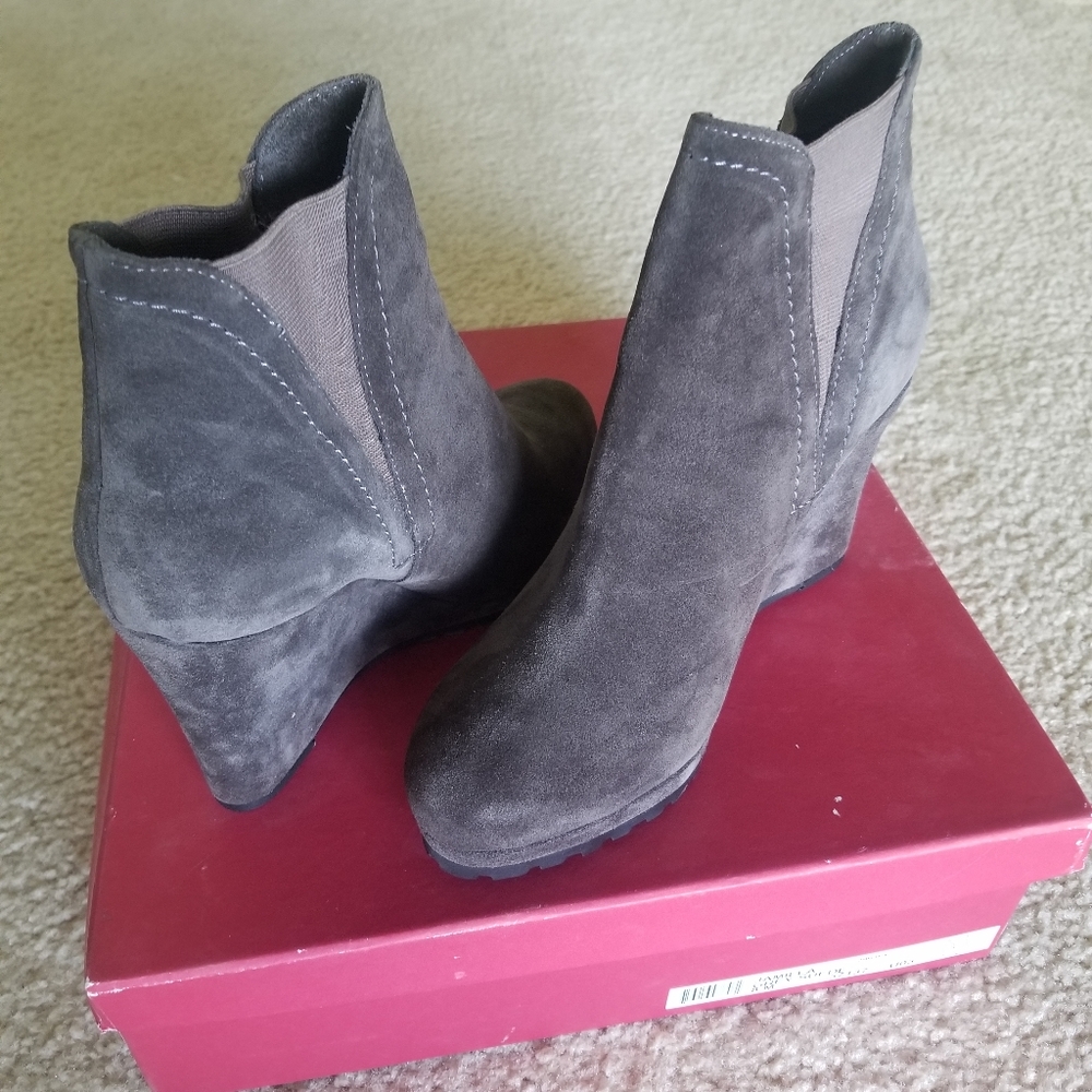 Vaneli Grey suede boots, booty shoe